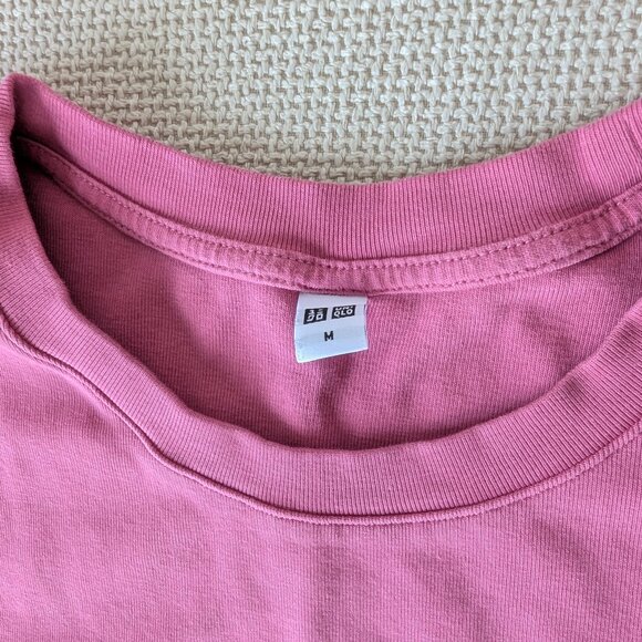 *2/$20* Uniqlo 90's y2k bright pink cotton baby tee, Size M - Picture 4 of 10